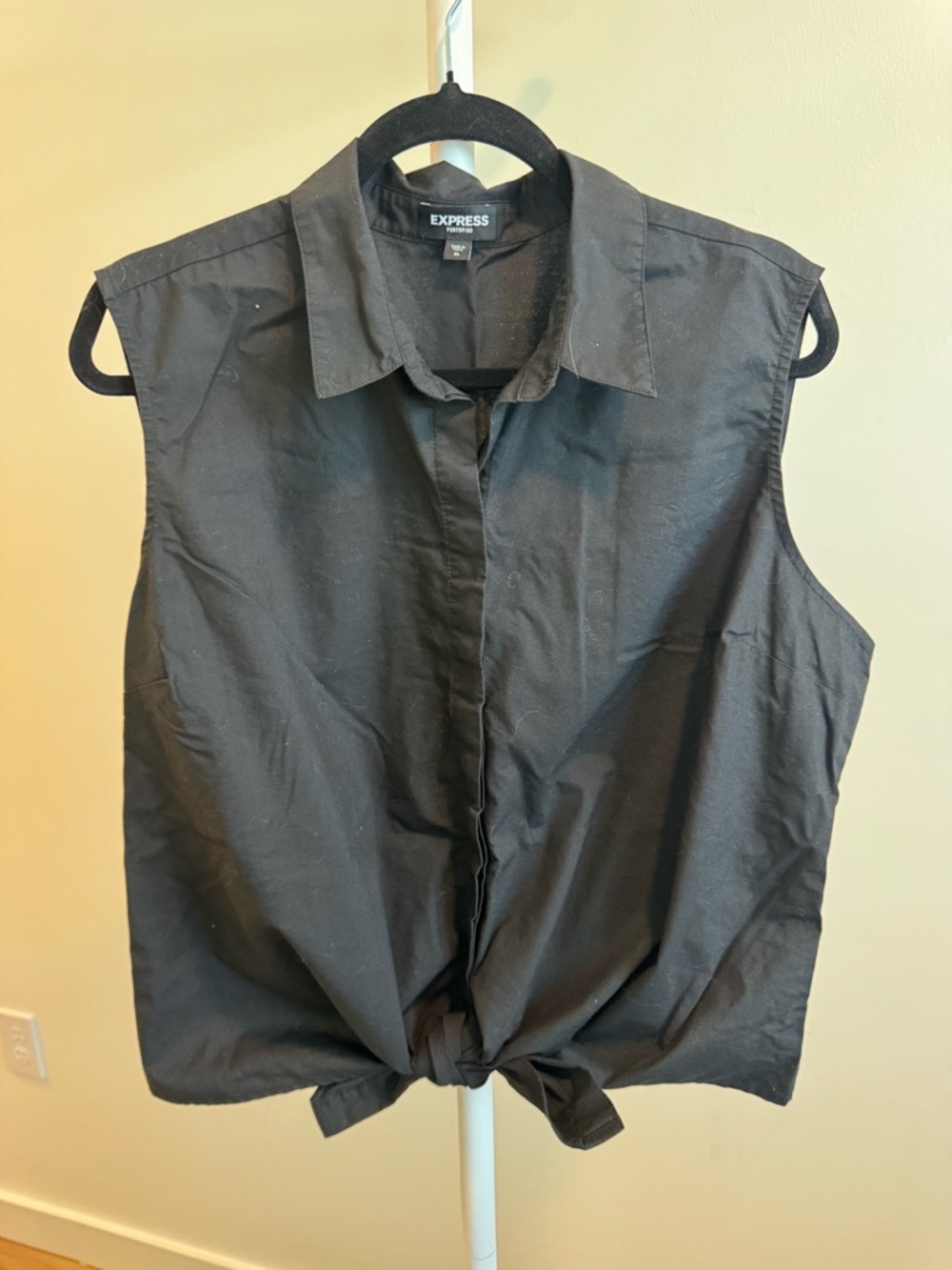 Express Women’s Black Sleeveless Button-Front Shirt with Front Tie size XL